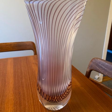 Kunstglass vase. Ny pris