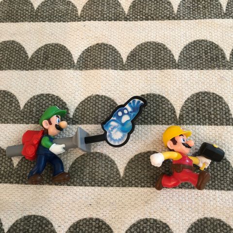 Super Mario Burger King figurer 2 stk (hentes/sendes)