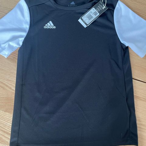 Adidas treningstrøye str 152