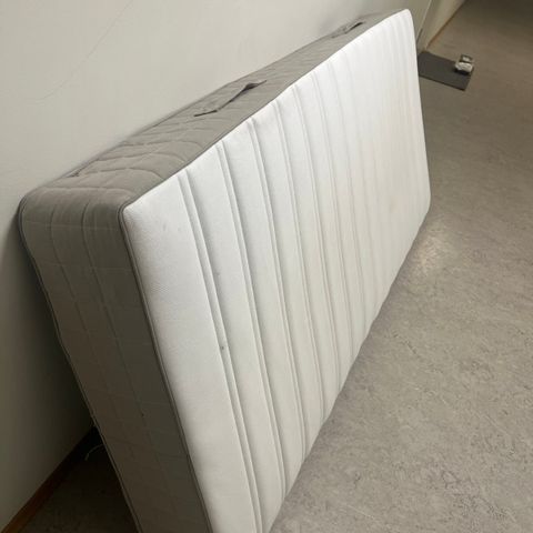 90x200 Madrass fra IKEA