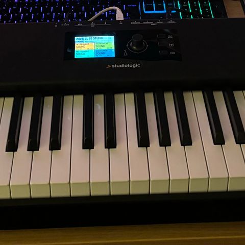 Studiologic SL88 studio MIDI controller