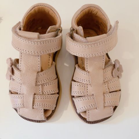 Skinn sandal fra Wheat str 19. Nye