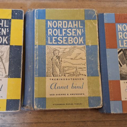 Nordahl Rolfsens lesebok, første, andre og tredje bind.