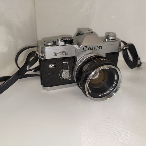 Canon Ft-b, med 50mm 1.8 FD linse
