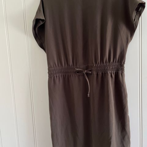 NY kjole fra RICCO VERO, str42. Modell: Serena Dress