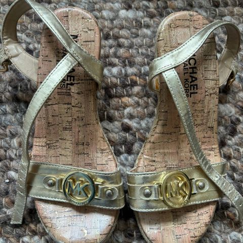 Pent brukt Michael kors sandal.