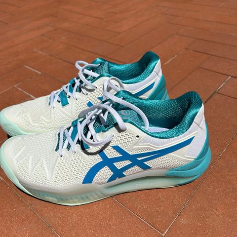 Tennissko Asics str. 38 (litt smal sko)