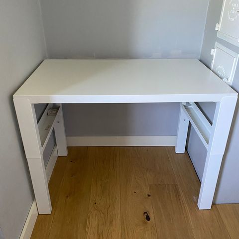 PÅHL Arbeidsbord / skrivebord fra IKEA
