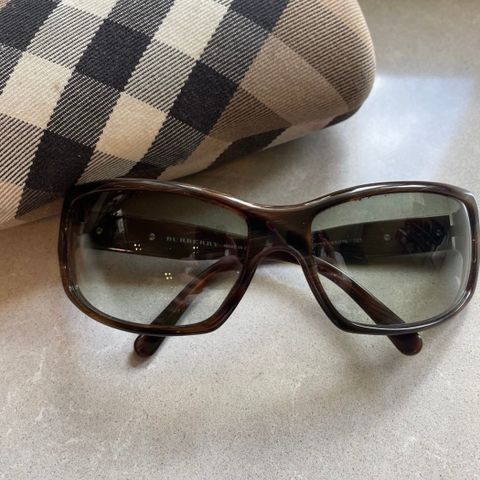 Burberry Y2K solbriller