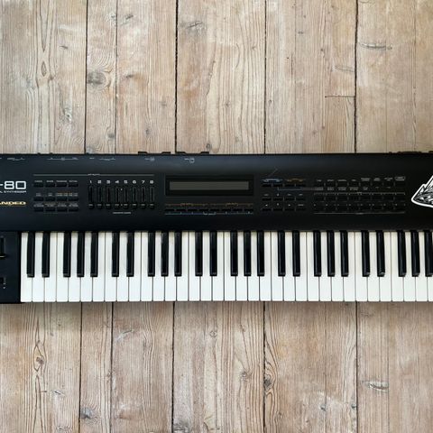 Roland JV-80 keyboard