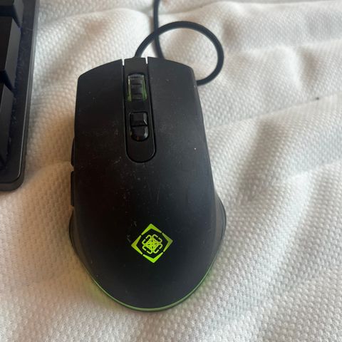 Gaming tastatur og mus