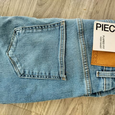 Jeans fra PIECES (str xs)