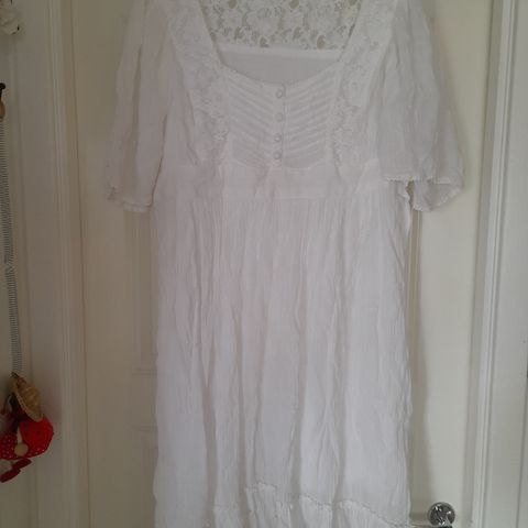 Sommerkjole - lekker hvit kjole selges. Str. L.