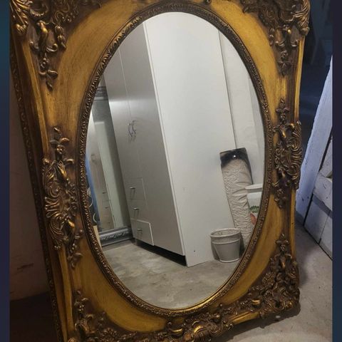 Vakker speil selges