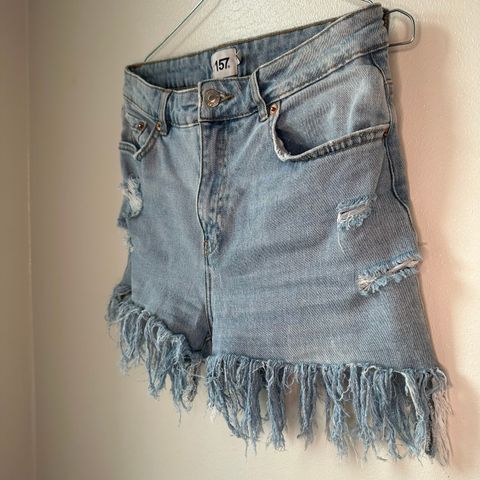 DENIM FRINGE SHORTS S/M