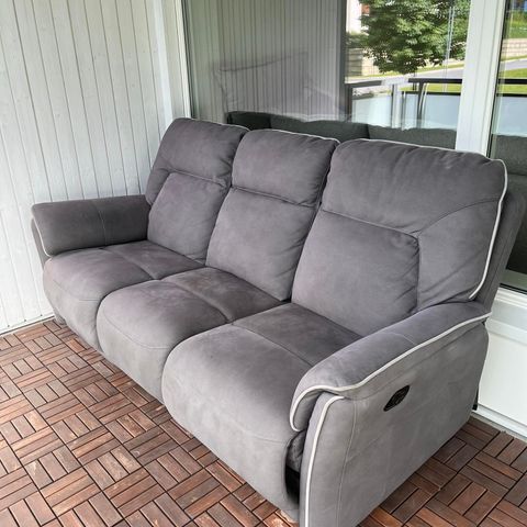 Grå 3 seter sofa