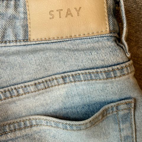 Lys blå jeans fra Stay str s