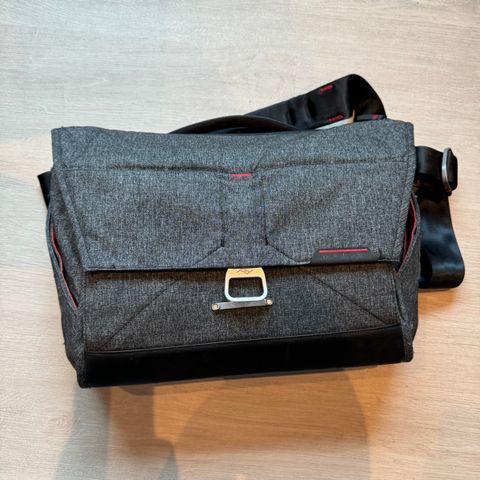 Peak Design The Everyday Messenger Bag