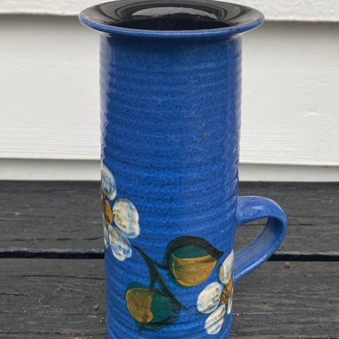 Håndlaget keramikk vase