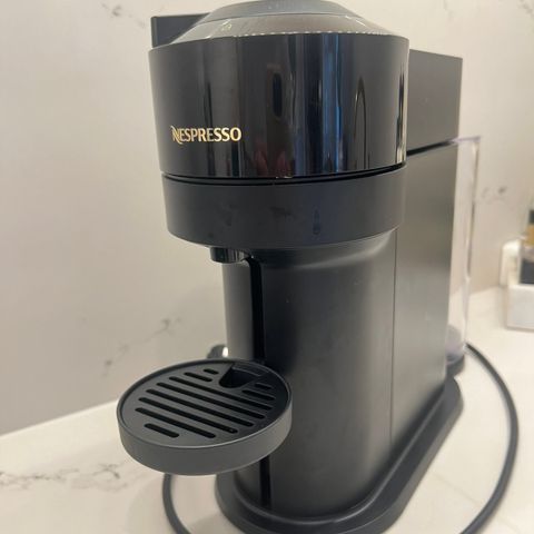 Nespresso Vertuo next, nesten ikke brukt. Følger med kapsler