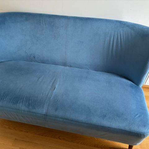 Kul 2 seter blå velur sofa