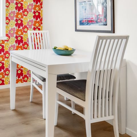 Kjøkkenbord 90x90(180) og 4 stoler