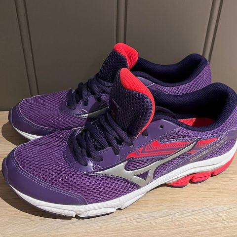 Løpesko fra Mizuno - str. 38,5