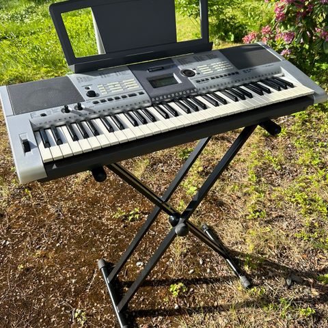 Yamaha PSR E403 keyboard