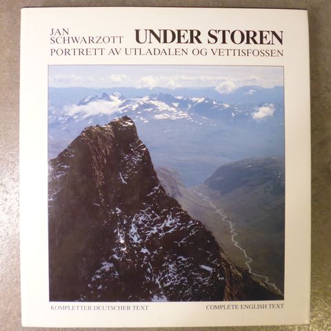 Jan Schwarzott: Under Storen. Portrett av Utladalen og Vettisfossen.