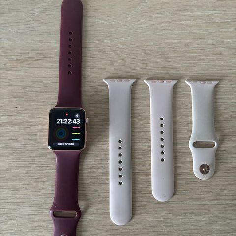 Apple Watch generasjon 3 rosegull selges kr 800,- NB, ny pris!