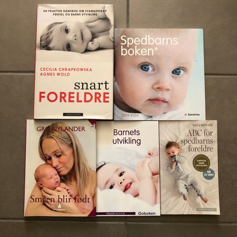 Bøker graviditet, spedbarn og foreldrerollen.