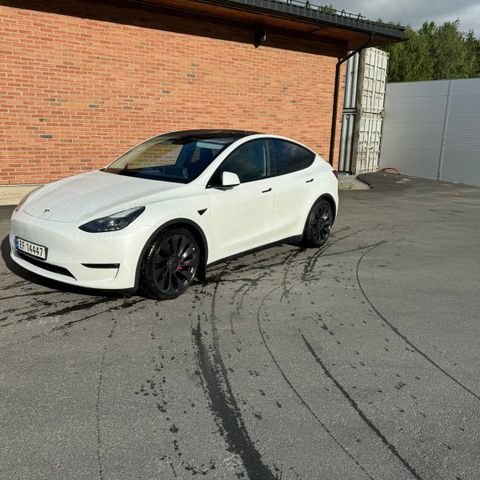 Utleie av Tesla Model Y Performance - Perfekt til sommerferien!! SOMMERTILBUD!!