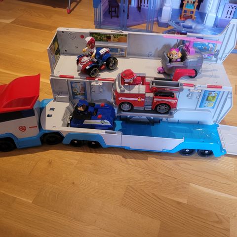 Paw patrol buss med biler og figurer