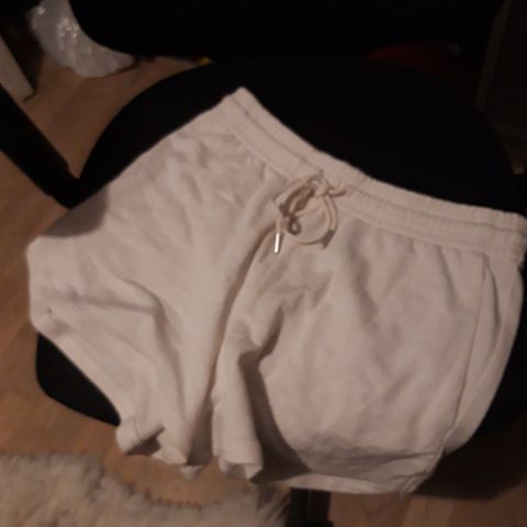 Hvit sommershorts