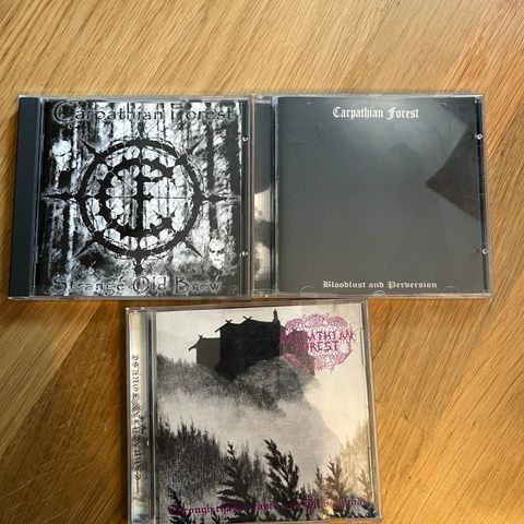 Black metal cd-er CARPATHIAN FOREST