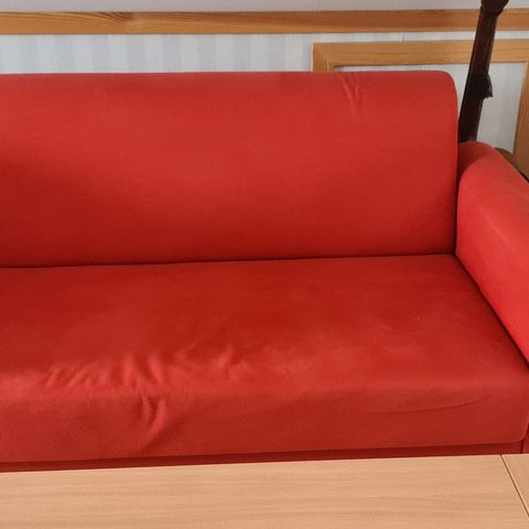 Gis bort en mini rød sofa