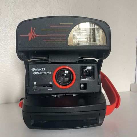 Polaroid 600 Extreme kamera selges.