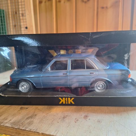 MERCEDES-BENZ 230E, W123 FRA 1975, KK, 1:18