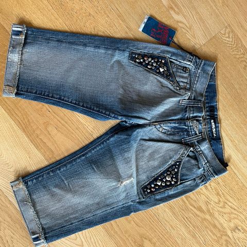 Miss Sixty kort bukse / lang shorts str 25 kr 150,-