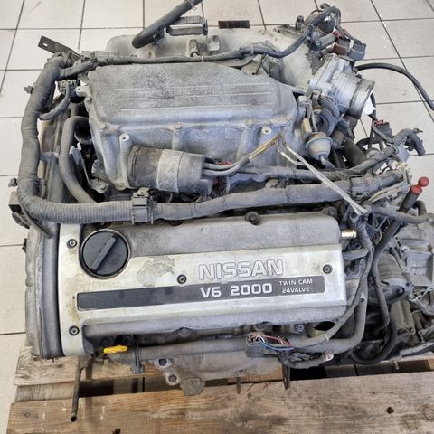 Nissan Maxima 2.0 V6 motor, girkasse og mye deler