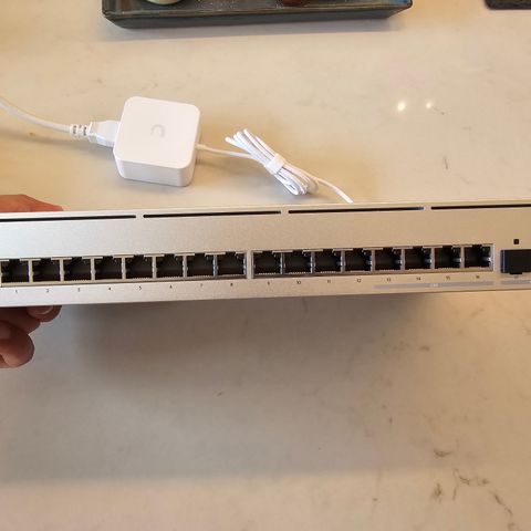 Ubiquiti USW-PRO-MAX-16 - Layer 3  2.5 GbE Switch