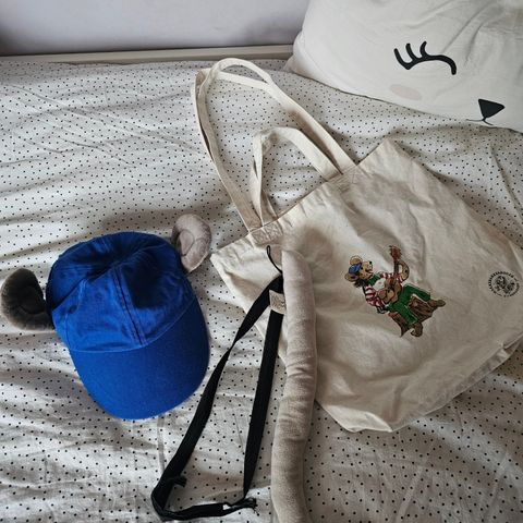 Klatremus Caps, Hale og tøypose fra Hakkebakkeskogen/Dyreparken