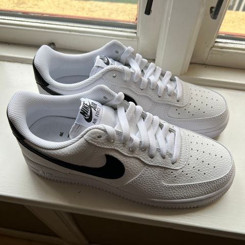 Nike Air Force 1 i strl. 41 (helt nye)