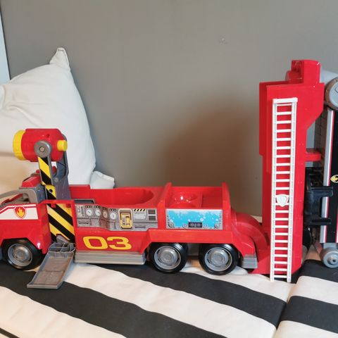 Paw Patrol transforming firetruck