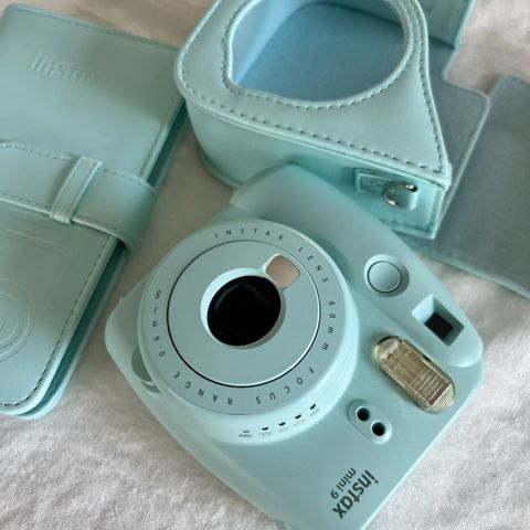 Instax Mini 9 Polaroidkamera med veske og matchende album