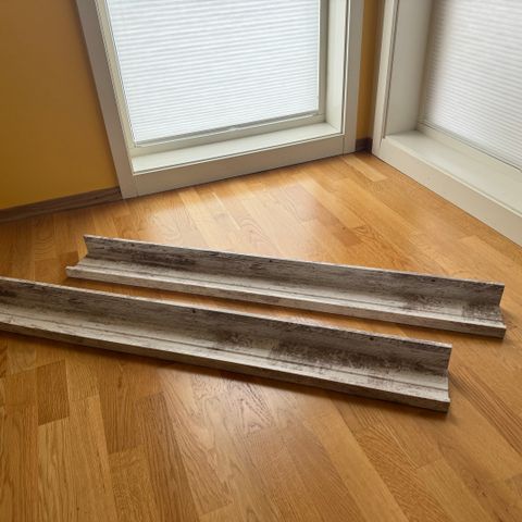 2x IKEA MOSSLANDA bildehyller, hvit beiset furu-mønster, 115 cm