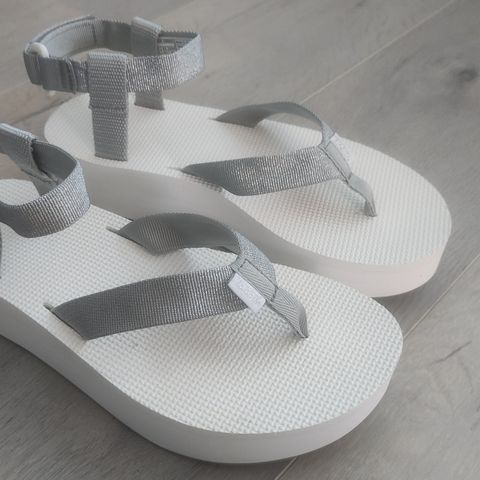 Teva platform sandaler - fremstår som nye