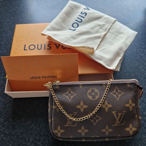 Louis Vuitton - mini pochette