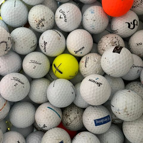 Diverse golfballer selges samlet