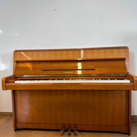 Yamaha piano (frakt og stemming inkl.)